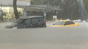 Nguyên nhân gây ngập úng, cuốn trôi ô tô ở Bình Dương