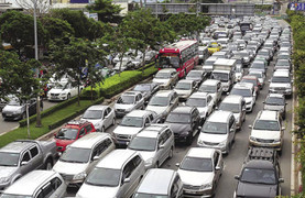 Kinh nghiệm lái xe khi gặp tình trạng kẹt xe