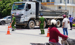 Tin tai nạn giao thông mới nhất ngày 28/8: Nữ dược sĩ tử vong sau va chạm xe tải