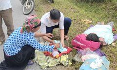 Điều dưỡng đỡ đẻ cho sản phụ chuyển dạ ngay trên đường đèo