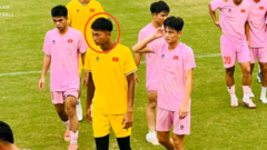 Thủ môn Việt Kiều cao 1m96 tập huấn cùng U20 Việt Nam