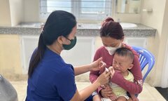 300.000 liều vaccine phòng bệnh sởi-rubella đang về TP.HCM