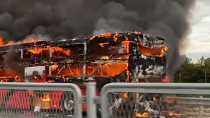 Xe khách cháy rụi trên cao tốc Cam Lâm - Vĩnh Hảo, 36 người may mắn thoát nạn