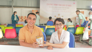 Ovisure Gold và Quyền Linh: Trao hơn 400 phần quà tại Bệnh viện Thận Hà Nội
