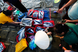 Nhộn nhịp chợ cá Cồn Gò bên làng chài 600 năm tuổi ở Hà Tĩnh 