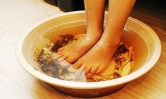 Những bài thuốc ngâm chân chữa mất ngủ 