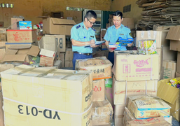 Quản lý thị trường Thanh Hóa phát hiện kho hàng chứa số lượng lớn hàng nhập lậu