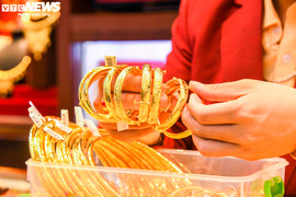 Giá vàng hôm nay 30/8: Quay đầu tăng