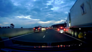 Pha xử lý 'thần sầu' giúp ô tô tránh được va chạm liên hoàn trong tích tắc