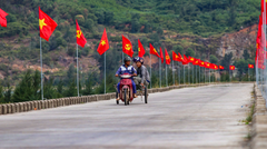 Đê biển dài hơn 2km rợp cờ đỏ sao vàng ở Hà Tĩnh