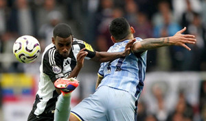 Tiền đạo tỏa sáng, Newcastle giành 3 điểm trước Tottenham