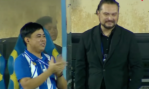 Phản ứng kỳ lạ của lãnh đạo CLB Thanh Hóa và HLV Popov với trọng tài ngoại