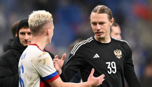 Thủ môn đắt giá nhất lịch sử PSG đi chuyên cơ sang thi đấu với tuyển Việt Nam