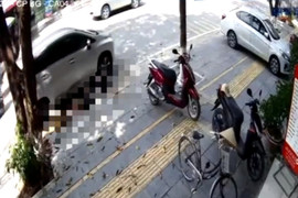 Tài xế ở Bắc Giang tông rồi cuốn cụ bà vào gầm ô tô