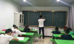 Ngành dạy thêm ở Trung Quốc âm thầm trở lại sau 3 năm bị cấm