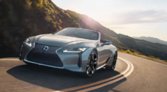 Lexus tăng độ cứng toàn bộ sản phẩm để cạnh tranh xe Đức