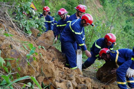 Tin tai nạn giao thông mới nhất ngày 4/9: Xe máy lao xuống vực, một người chết