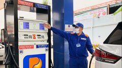 Giá xăng trong nước ngày mai dự báo tiếp tục giảm