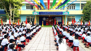 Quảng Ngãi: Lãnh đạo tỉnh dự khai giảng nhưng không đánh trống, phát biểu