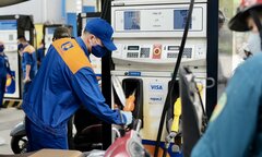 Giá xăng giảm lần thứ ba liên tiếp, mức giảm cao nhất gần 400 đồng/lít