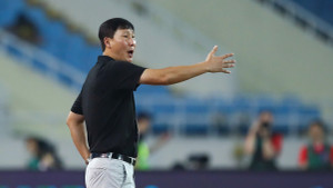 HLV Kim Sang-sik bênh vực Đặng Văn Lâm, đặc biệt khen 1 cầu thủ