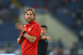 HLV Nga khen đội tuyển Việt Nam 'trình độ tốt'