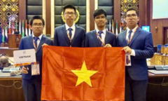 Một trường chuyên có 4 học sinh cùng giành huy chương Olympic Tin học quốc tế