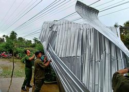 Mưa dông, lốc xoáy gây thiệt hại ở nhiều địa phương tại ĐBSCL