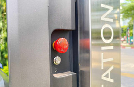 Nút khẩn cấp trên trụ sạc xe điện có tác dụng gì?