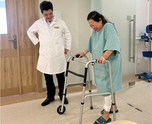 Tìm lại bước đi tự nhiên nhờ công nghệ thay khớp gối nhân tạo 3D