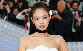 Sao Kpop 8/9: Công ty quản lý làm rõ tin đồn về bố ruột Jennie (BlackPink)