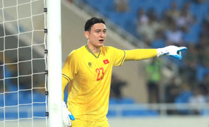 Vì sao HLV Kim Sang-sik loại Đặng Văn Lâm khỏi đội tuyển Việt Nam?