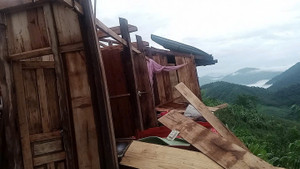 Ảnh hưởng bão Yagi, loạt nhà dân xã biên giới ở Thanh Hóa bị tốc mái