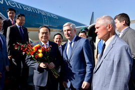 Chủ tịch Quốc hội đến Moskva, bắt đầu chuyến thăm chính thức Liên bang Nga