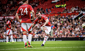 Cận cảnh Rooney đá phạt thành bàn, tái hiện khoảnh khắc ra mắt Man Utd