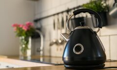Cách dùng ấm điện an toàn, tiết kiệm 