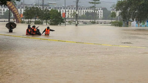 Mưa lũ diễn biến phức tạp, Chủ tịch UBND tỉnh Lào Cai tiếp tục ra công điện khẩn