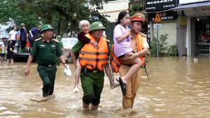  Nhanh chóng cử người và phương tiện di dời dân ra khỏi vùng ngập lụt ở Yên Bái