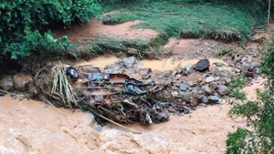 Ô tô bị vùi lấp ở Cao Bằng: Tạm dừng vận tải hành khách 