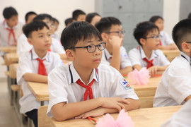 Hà Nội cảnh báo mưa lũ, nhiều trường cho học sinh về sớm, học online