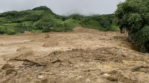 Hiện trường lũ quét kinh hoàng nhấn chìm 1 bản với 35 hộ dân ở Lào Cai