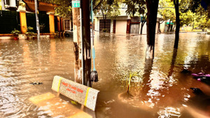 Mọi ngả đường chìm trong biển nước, người Nam Định tát nước thâu đêm