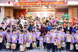 Phu nhân Ngô Phương Ly và Phu nhân Naly Sisoulith thăm Làng trẻ em Birla Hà Nội