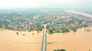 Trực tiếp: Nước sông Hồng dâng cao, Hà Nội cảnh báo ngập lụt hơn 75 tuyến phố