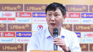 Thua Thái Lan, HLV Kim Sang-sik xin lỗi CĐV Việt Nam