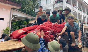 Lũ quét cả bản ở Lào Cai: Cuốn hết bố mẹ và các con, tìm thấy vợ nhưng chết rồi