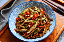 Món cá khô rim cay cực hao cơm cho ngày mưa