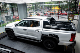 'Đọ' xe bán tải Mitsubishi Triton 2024 vừa ra mắt với đối thủ sừng sỏ Ford Range