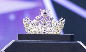 Showbiz 12/9: Vương miện 24 triệu đồng của Miss Universe Vietnam có gì đặc biệt?