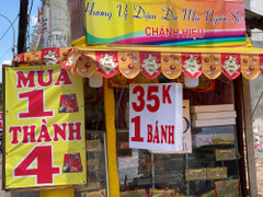 Bánh Trung thu khuyến mãi ‘ảo’, mua 1 thành 4 khắp TP.HCM 